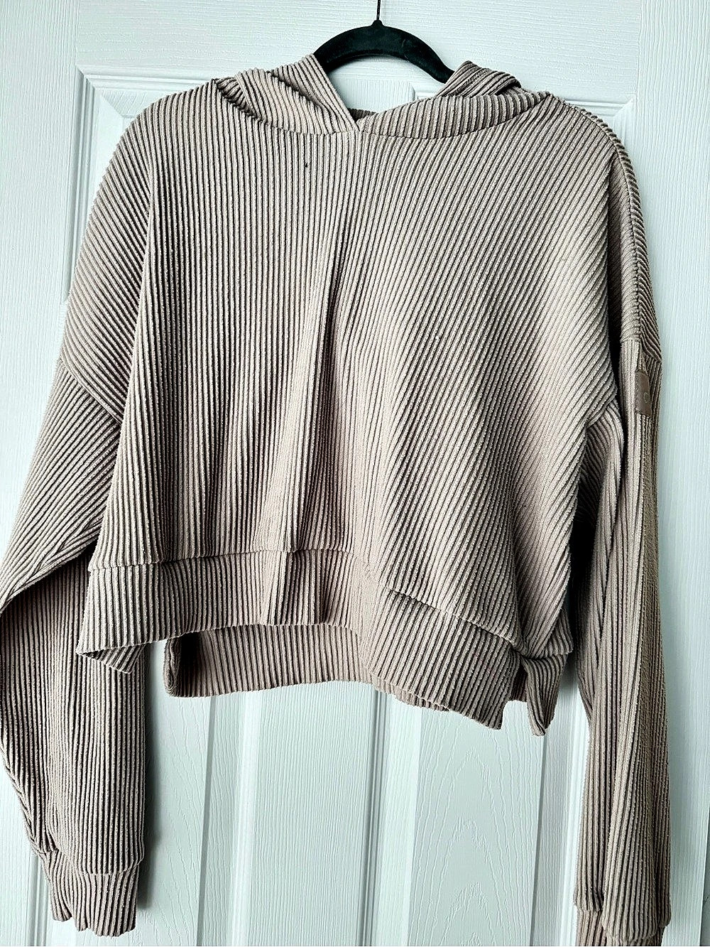 Alo Yoga Muse Ribbed-Knit Cropped Hoodie in Brown